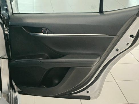 Used 2023 Toyota Camry SE FWD image 9