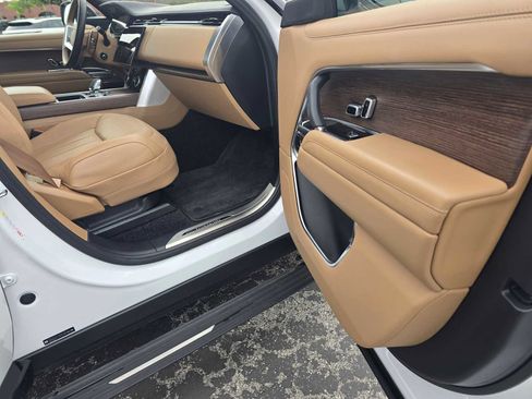 Used 2023 Land Rover Range Rover Autobiography image 10