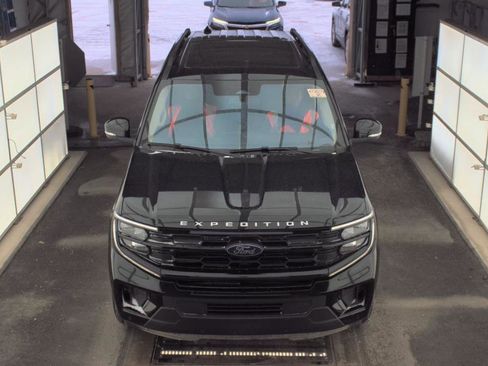 Used 2025 Ford Expedition Active image 13