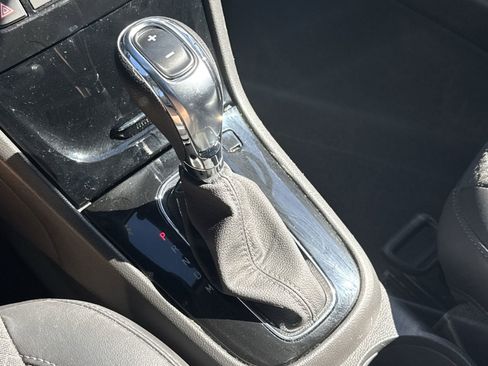 Used 2022 Buick Encore Preferred w/ Safety Package image 25