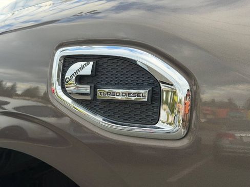 Used 2017 Nissan Titan SV AWD/4WD image 3