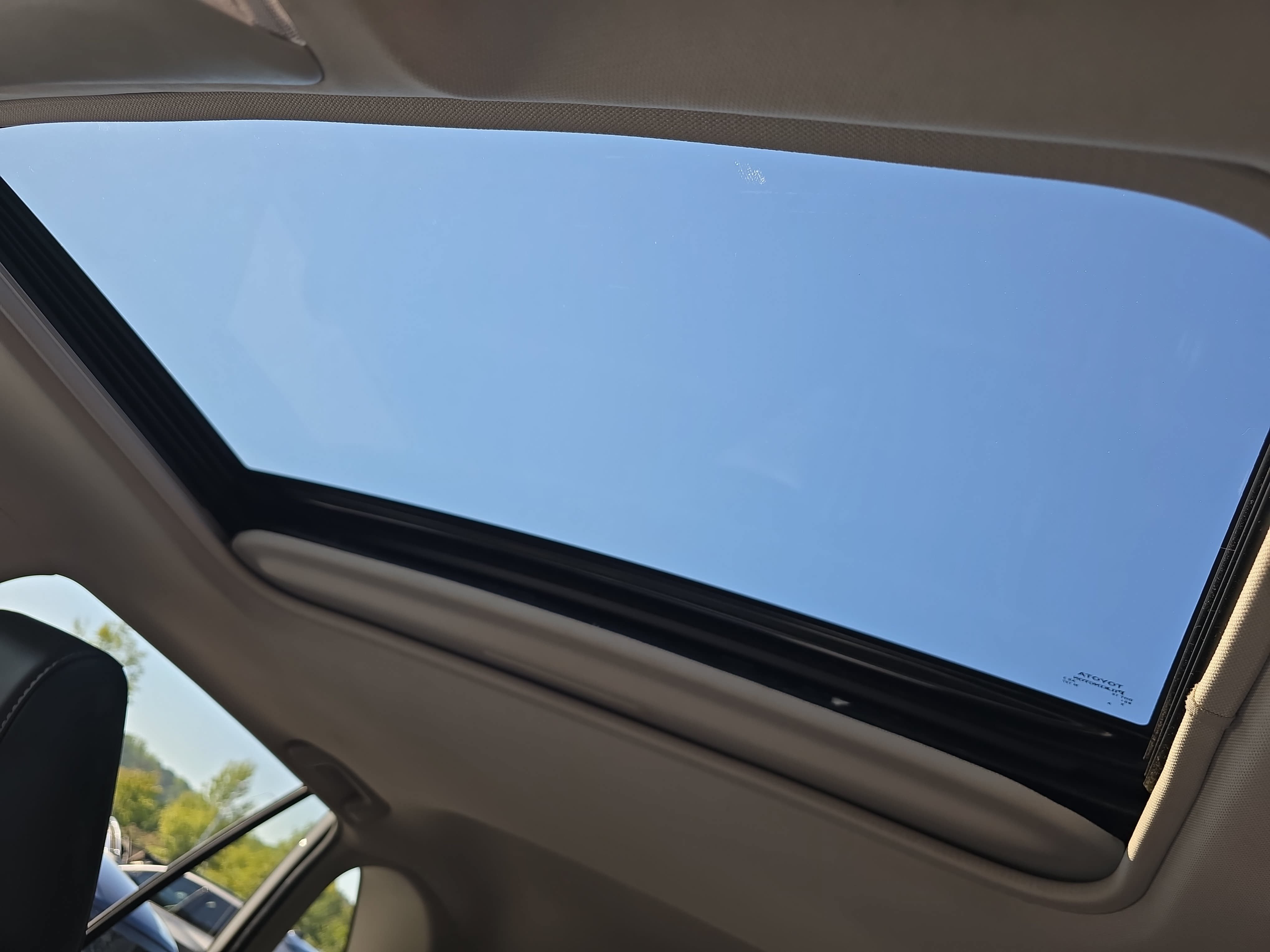 Used 2022 Toyota RAV4 XLE Premium FWD image 29