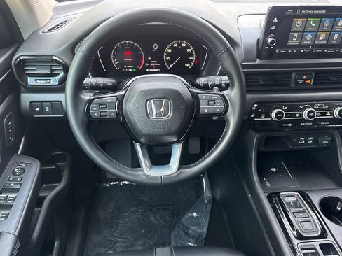 Used 2025 Honda Pilot EX-L image 11