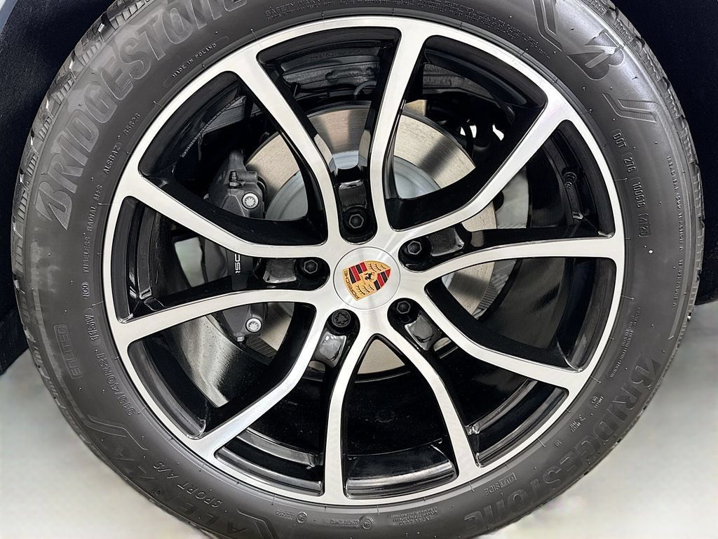 Used 2026 Porsche Cayenne AWD/4WD image 32
