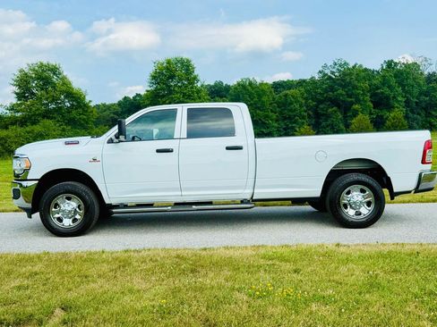 Used 2022 RAM 2500 Tradesman w/ Chrome Appearance Group AWD/4WD image 2