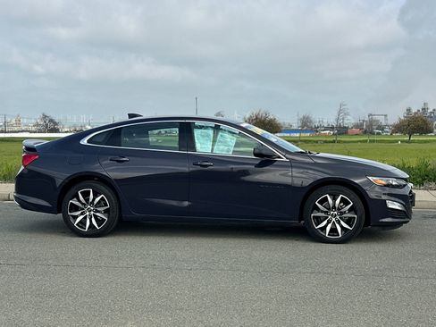 Used 2025 Chevrolet Malibu RS image 3