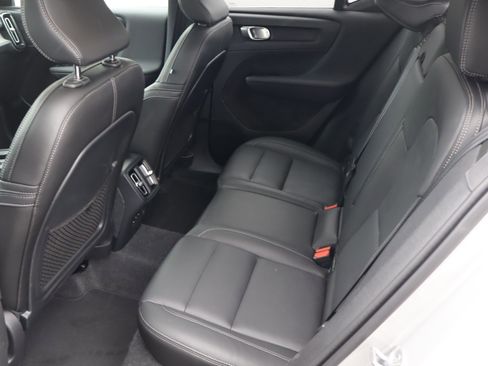 Used 2025 Volvo XC40 B5 Core image 31