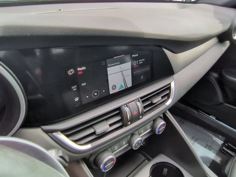 Used 2024 Alfa Romeo Giulia Veloce AWD/4WD image 21