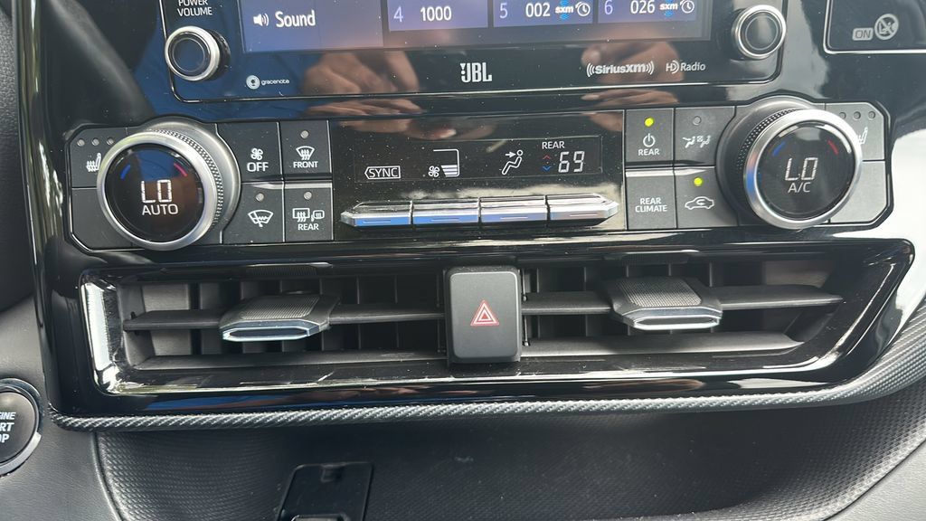 Used 2022 Toyota Highlander XSE FWD image 21