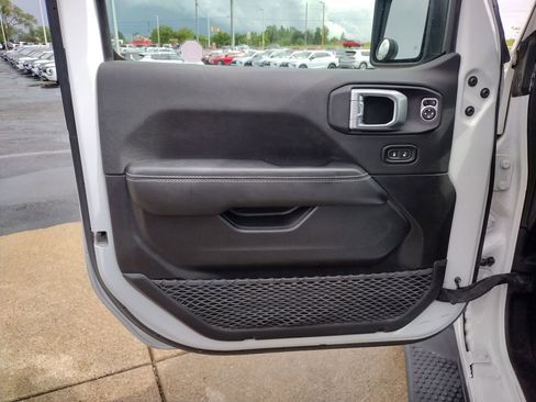 Used 2022 Jeep Wrangler Unlimited Sahara w/ Cold Weather Group AWD/4WD image 22