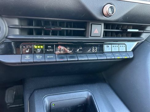 Used 2023 Toyota Crown AWD/4WD image 27