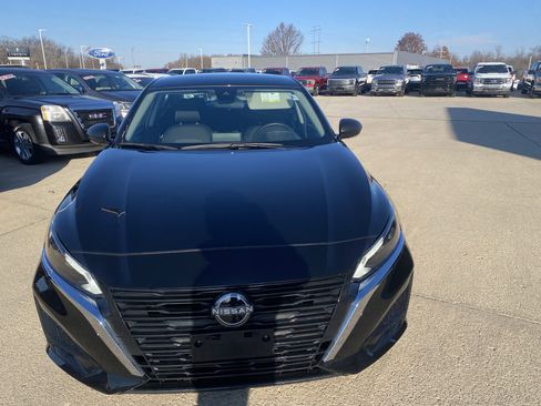 Used 2024 Nissan Altima 2.5 SV image 2