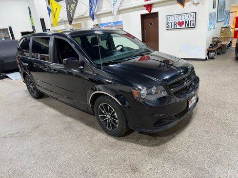 Used 2016 Dodge Grand Caravan SE FWD image 13