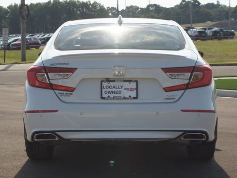 Used 2019 Honda Accord Touring image 3