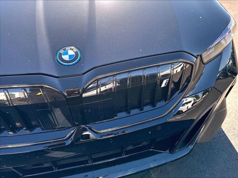 Used 2026 BMW i5 eDrive40 w/ M Sport Package RWD image 32
