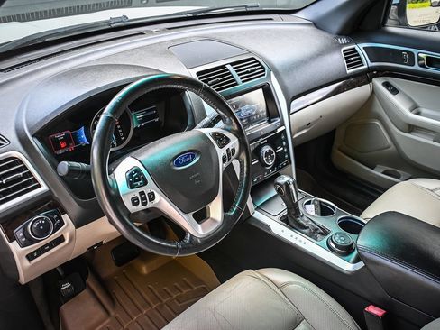 Used 2014 Ford Explorer Limited w/ Equipment Group 301A AWD/4WD image 9