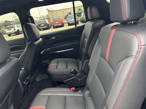 Used 2024 Chevrolet Traverse RS image 17