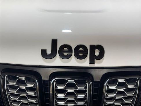 Used 2020 Jeep Grand Cherokee Altitude AWD/4WD image 24