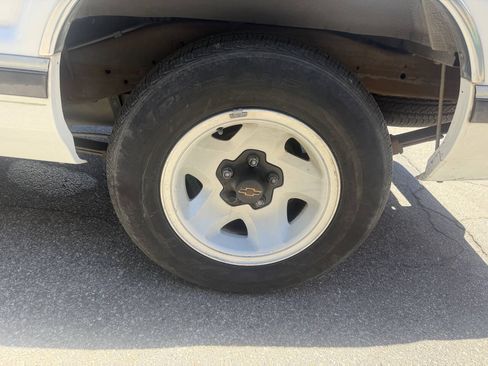Used 1994 Chevrolet S10 Pickup LS RWD image 12