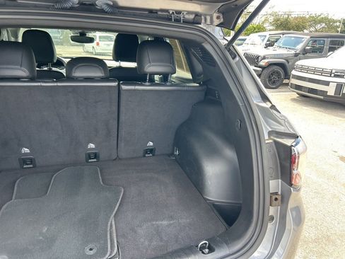 Used 2023 Jeep Compass Limited image 30