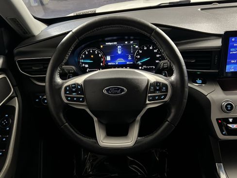 Used 2020 Ford Explorer XLT w/ Equipment Group 202A image 16