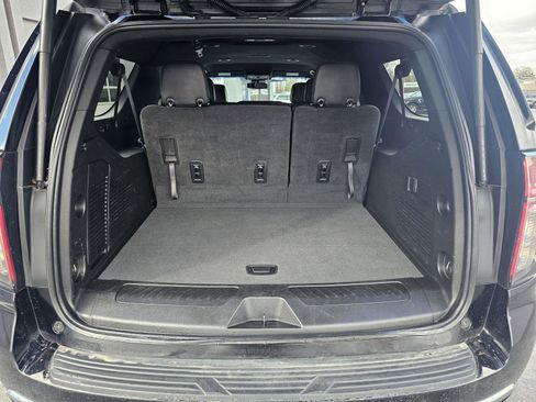Used 2023 Chevrolet Suburban LT image 5