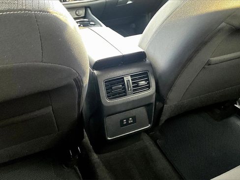 Used 2022 Nissan Rogue SV image 33