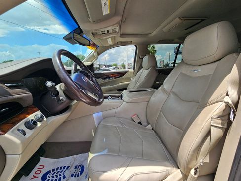 Used 2015 Cadillac Escalade Luxury AWD/4WD image 20