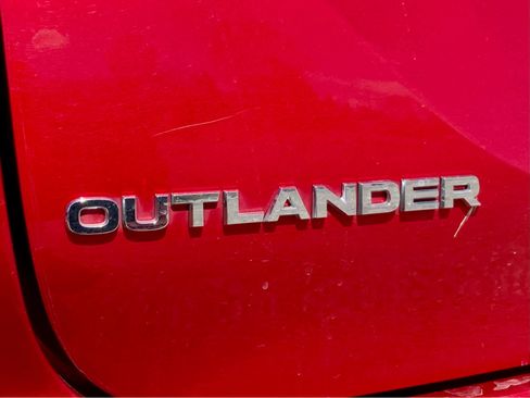 Used 2024 Mitsubishi Outlander SE image 15