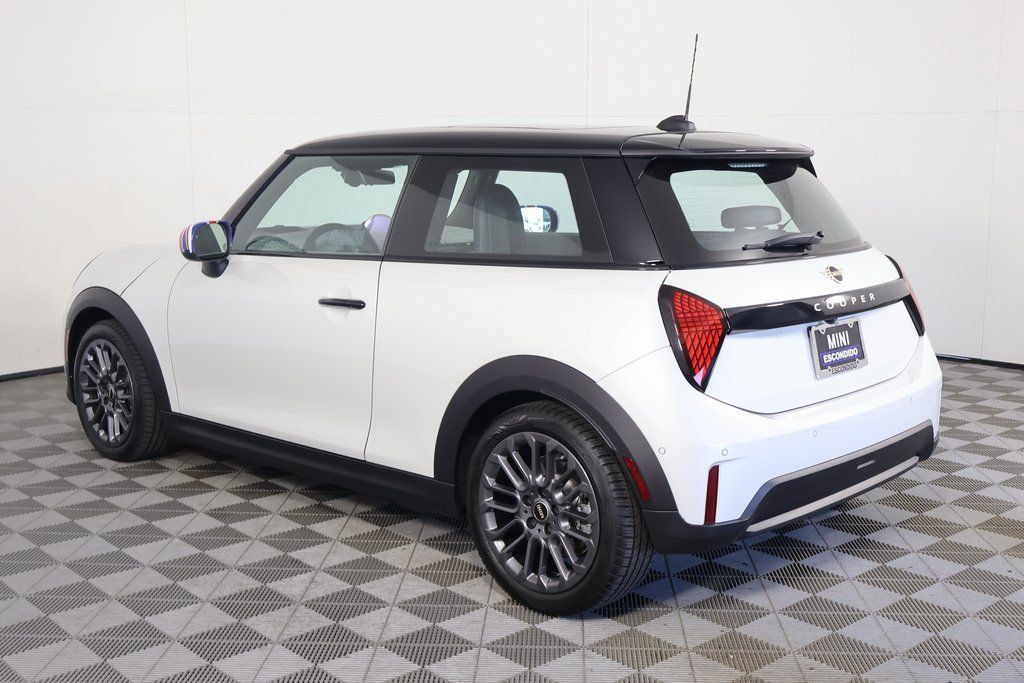 Used 2026 MINI Cooper 2-Door Hardtop FWD image 6