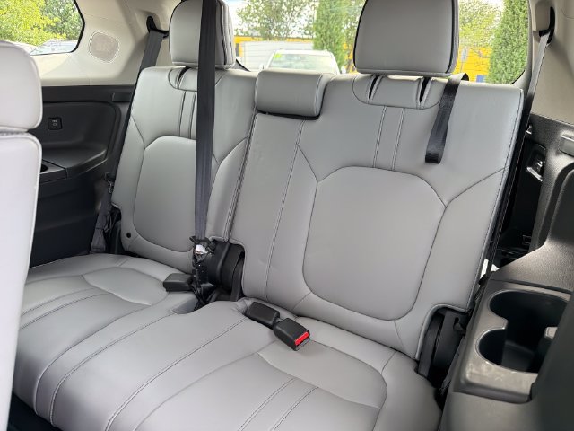 Used 2025 Honda Pilot Elite image 23