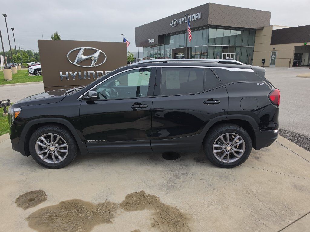 Used 2024 GMC Terrain SLT AWD/4WD image 8