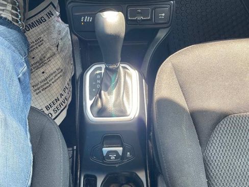 Used 2018 Jeep Renegade Altitude w/ UConnect 8.4 Nav Group AWD/4WD image 20