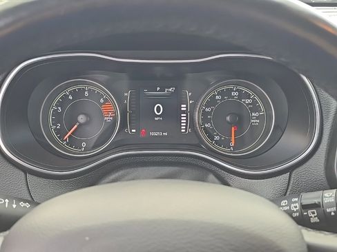 Used 2019 Jeep Cherokee Latitude w/ Cold Weather Group image 19