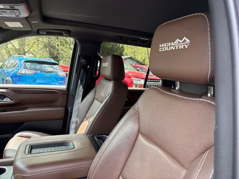 Used 2024 Chevrolet Tahoe High Country AWD/4WD image 18