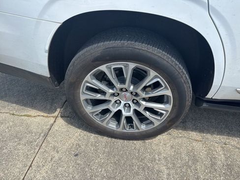 Used 2025 GMC Yukon Denali w/ Sun & Power Step Package RWD image 16