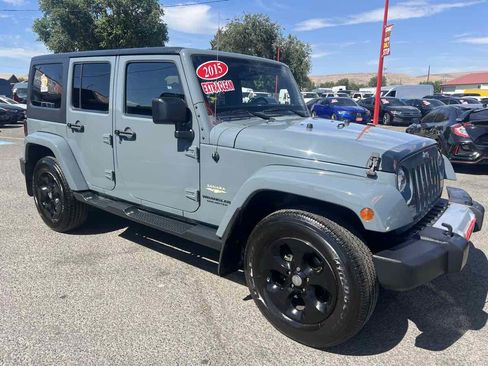 Used 2015 Jeep Wrangler Unlimited Sahara w/ Connectivity Group AWD/4WD image 4