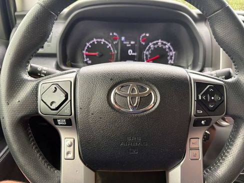 Used 2022 Toyota 4Runner SR5 AWD/4WD image 17