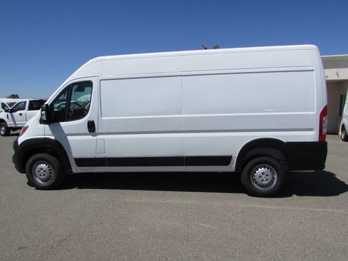 Used 2025 RAM ProMaster 2500 w/ Convenience Group image 11