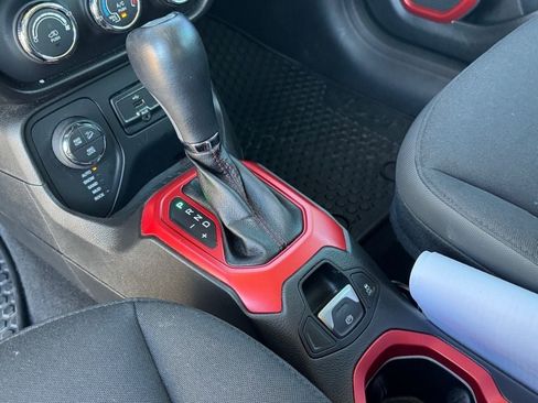 Used 2016 Jeep Renegade Trailhawk image 19