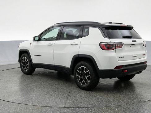 Used 2025 Jeep Compass Trailhawk AWD/4WD image 6