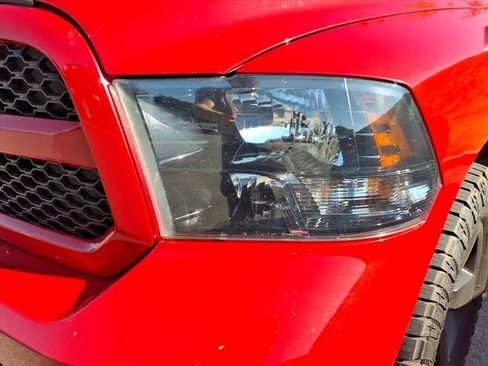 Used 2018 RAM 1500 Express w/ Express Value Package AWD/4WD image 3