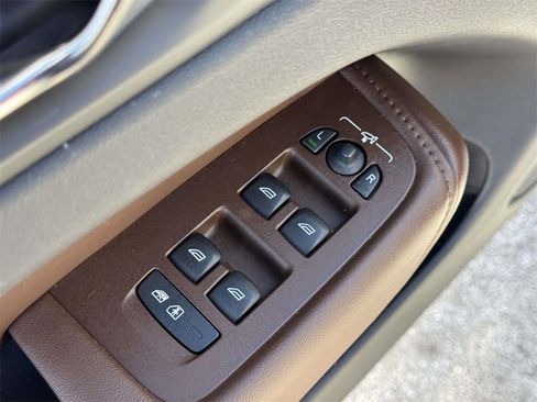 Used 2023 Volvo XC60 B5 Plus w/ Climate Package image 15