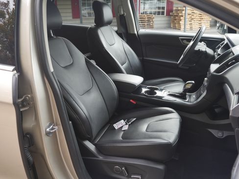 Used 2018 Ford Edge Titanium w/ Equipment Group 302A AWD/4WD image 31
