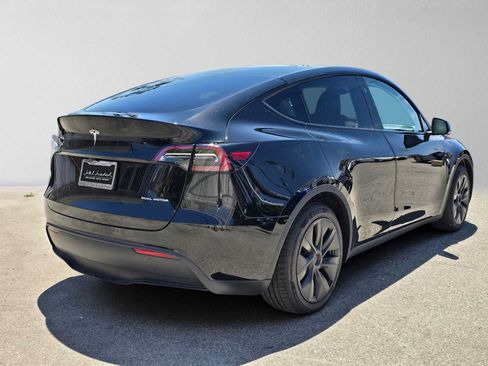 Used 2025 Tesla Model Y Long Range AWD/4WD image 3