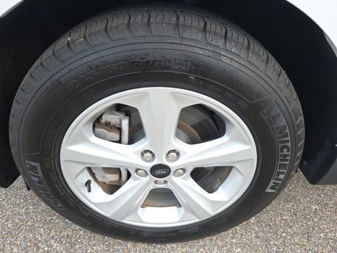 Used 2024 Ford Edge SE image 12