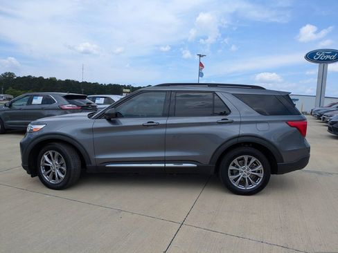 Used 2022 Ford Explorer XLT w/ Equipment Group 202A image 5