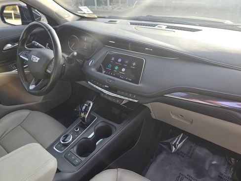 Used 2022 Cadillac XT4 Luxury w/ Cold Weather Package image 12