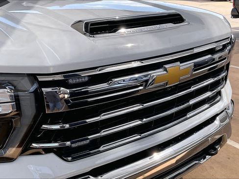 Used 2025 Chevrolet Silverado 2500 LTZ w/ LTZ Premium Package AWD/4WD image 30