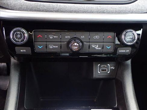 New 2026 Jeep Compass Latitude image 20